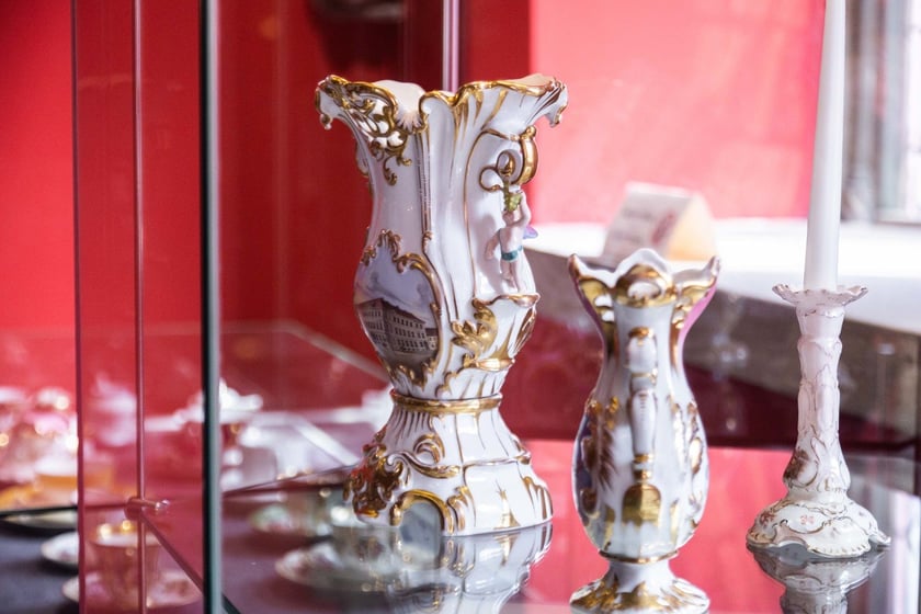Eksponaty na wystawie &bdquo;Śląsk: kraina porcelany&rdquo; w Starym Ratuszu. Obejrzymy je do końca grudnia 2023