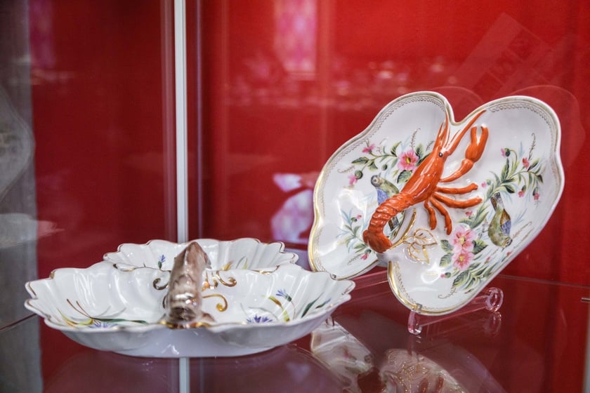 Eksponaty na wystawie &bdquo;Śląsk: kraina porcelany&rdquo; w Starym Ratuszu. Obejrzymy je do końca grudnia 2023