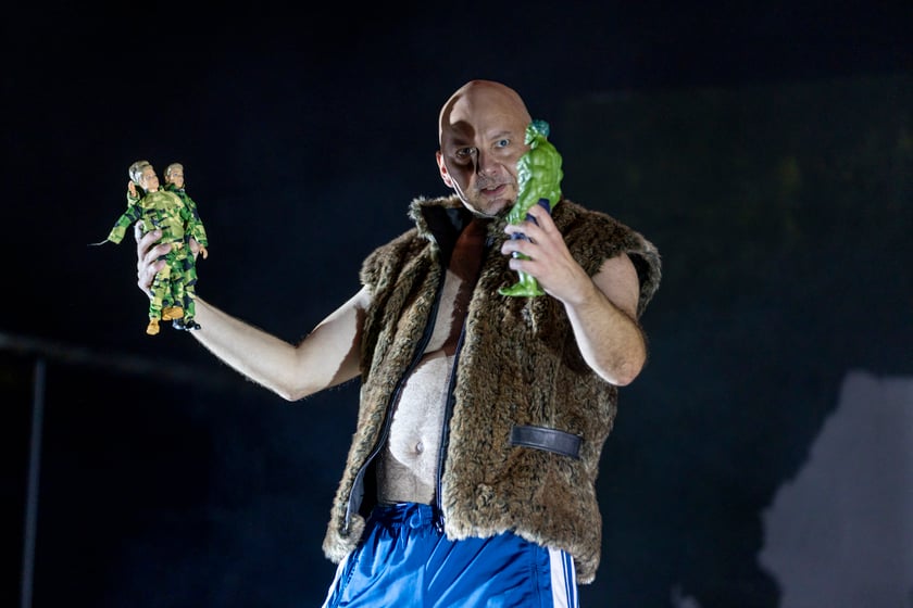 Scena ze spektaklu &bdquo;Odyseja&rdquo; na podstawie Homera we Wrocławskim Teatrze Lalek