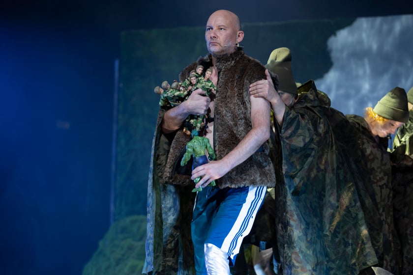 Scena ze spektaklu &bdquo;Odyseja&rdquo; na podstawie Homera we Wrocławskim Teatrze Lalek
