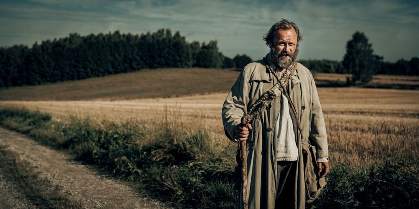 Kadr z filmu "Znachor". Leszek Lichota jako Antoni Kosiba