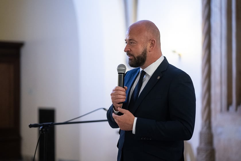 Uroczystość wręczenia stypendi&oacute;w artystycznych w Sali Wielkiej ratusza