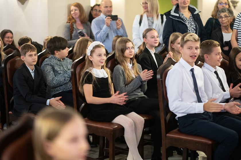 Uroczystość wręczenia stypendi&oacute;w artystycznych w Sali Wielkiej ratusza