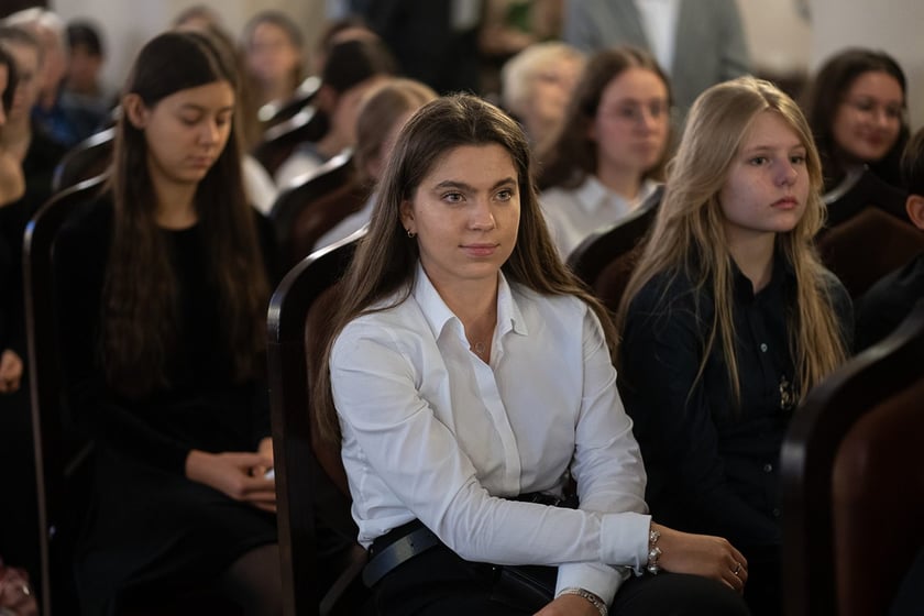 Uroczystość wręczenia stypendi&oacute;w artystycznych w Sali Wielkiej ratusza