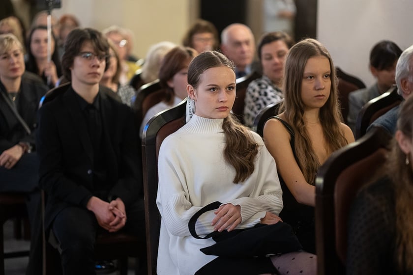 Uroczystość wręczenia stypendi&oacute;w artystycznych w Sali Wielkiej ratusza