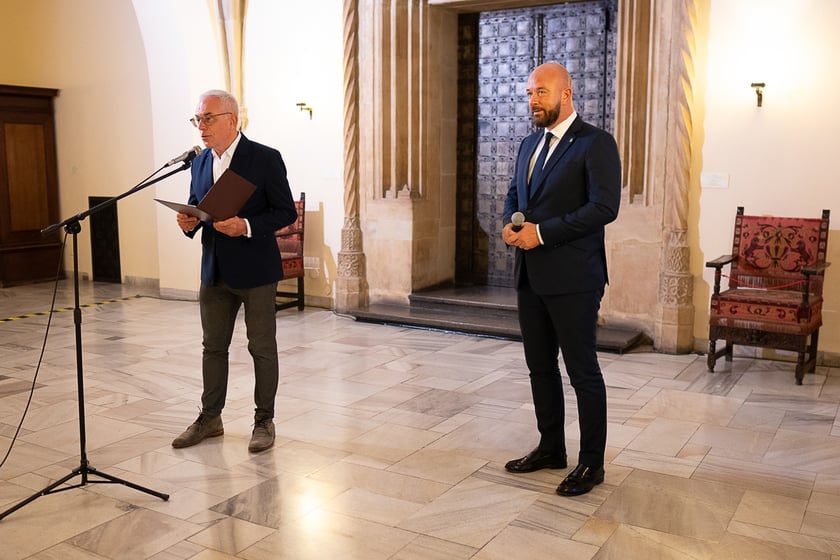 Uroczystość wręczenia stypendi&oacute;w artystycznych w Sali Wielkiej ratusza