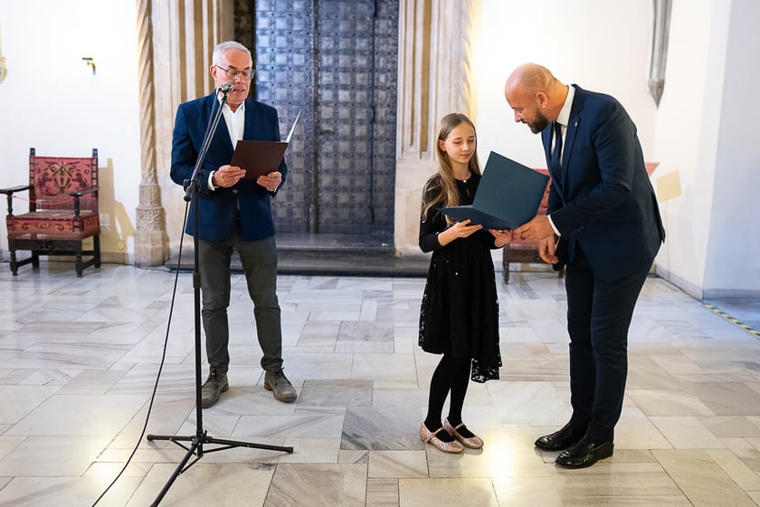 Uroczystość wręczenia stypendi&oacute;w artystycznych w Sali Wielkiej ratusza