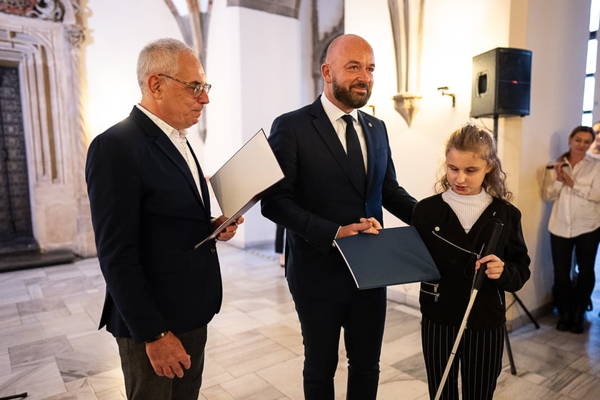 Uroczystość wręczenia stypendi&oacute;w artystycznych w Sali Wielkiej ratusza