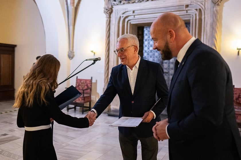 Uroczystość wręczenia stypendi&oacute;w artystycznych w Sali Wielkiej ratusza