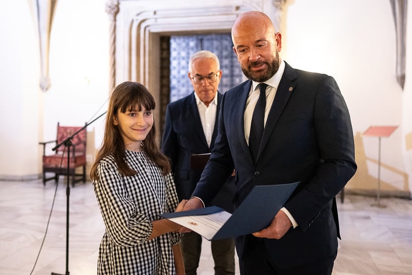 Uroczystość wręczenia stypendi&oacute;w artystycznych w Sali Wielkiej ratusza