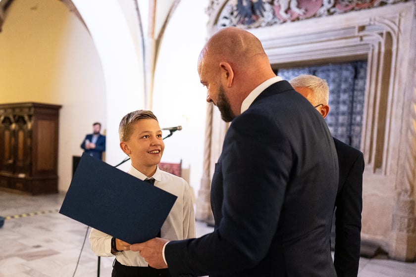 Uroczystość wręczenia stypendi&oacute;w artystycznych w Sali Wielkiej ratusza