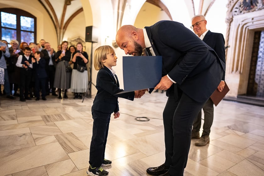 Uroczystość wręczenia stypendi&oacute;w artystycznych w Sali Wielkiej ratusza