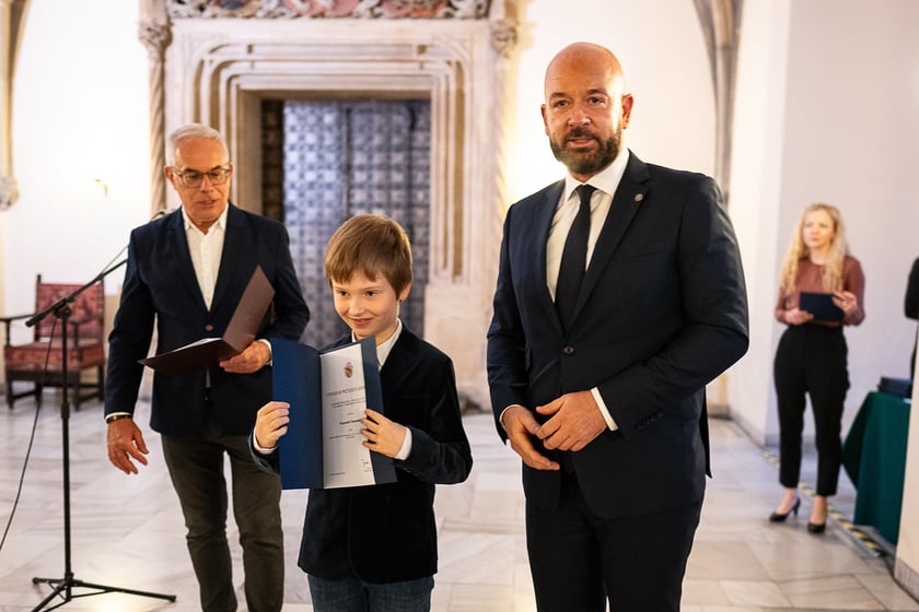 Uroczystość wręczenia stypendi&oacute;w artystycznych w Sali Wielkiej ratusza