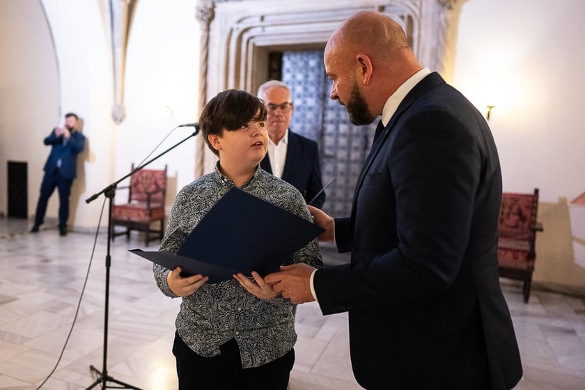 Uroczystość wręczenia stypendi&oacute;w artystycznych w Sali Wielkiej ratusza