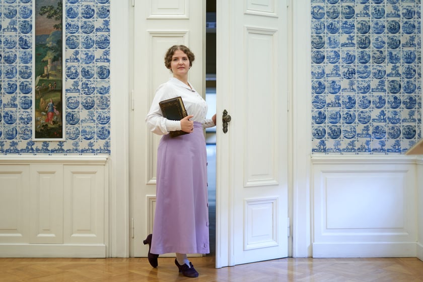 Edyta Herczyńska w słynnym pokoju Beyersdorf&oacute;w w Pałacu Kr&oacute;lewskim we Wrocławiu&nbsp;