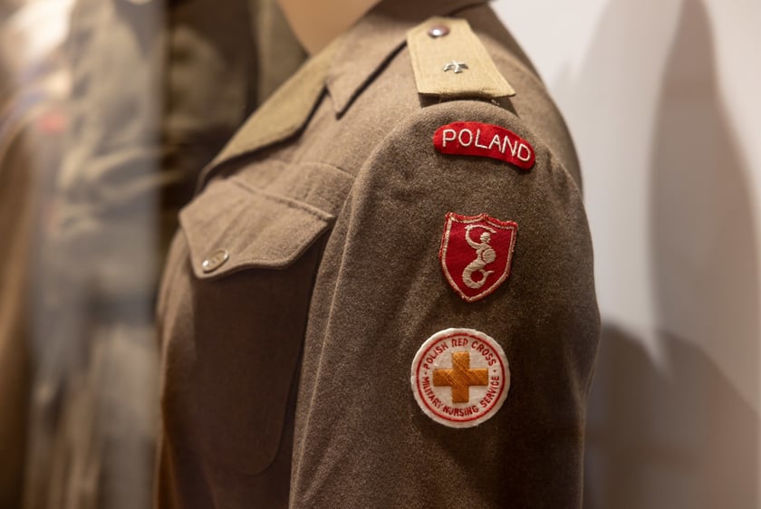 Kobieca kurtka pielęgniarki z 2. Korpusu Polskiego