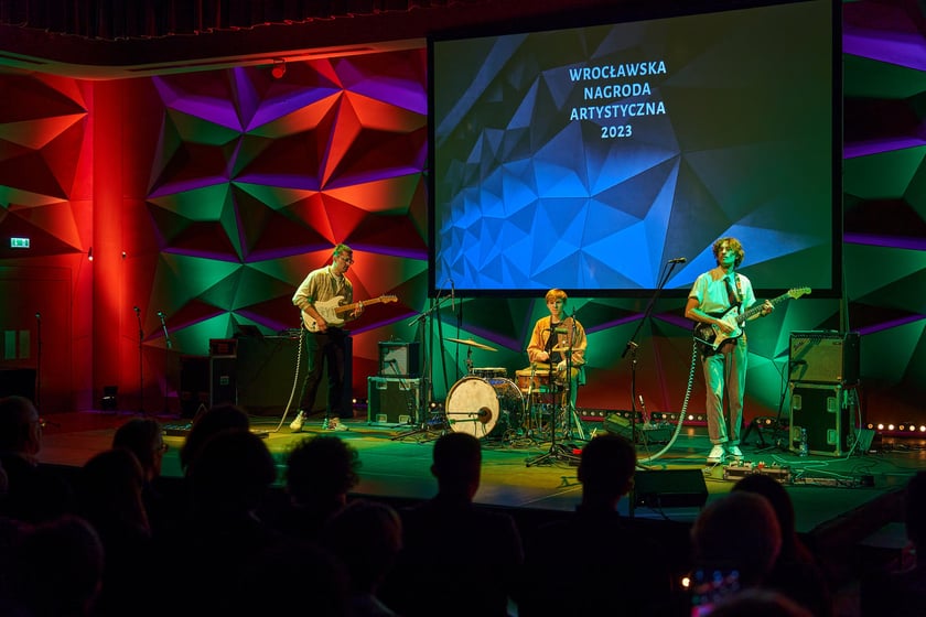 Zesp&oacute;ł Bluszcz, ubiegłoroczny laureat, zagrał podczas gali