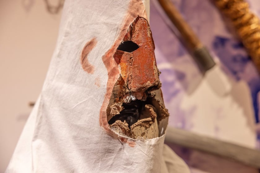Eksponaty na wystawie&nbsp;&bdquo;Zaklinacze czasu. Kolędniczy teatr obrzędowy&rdquo; w Muzeum Etnograficznym&nbsp;