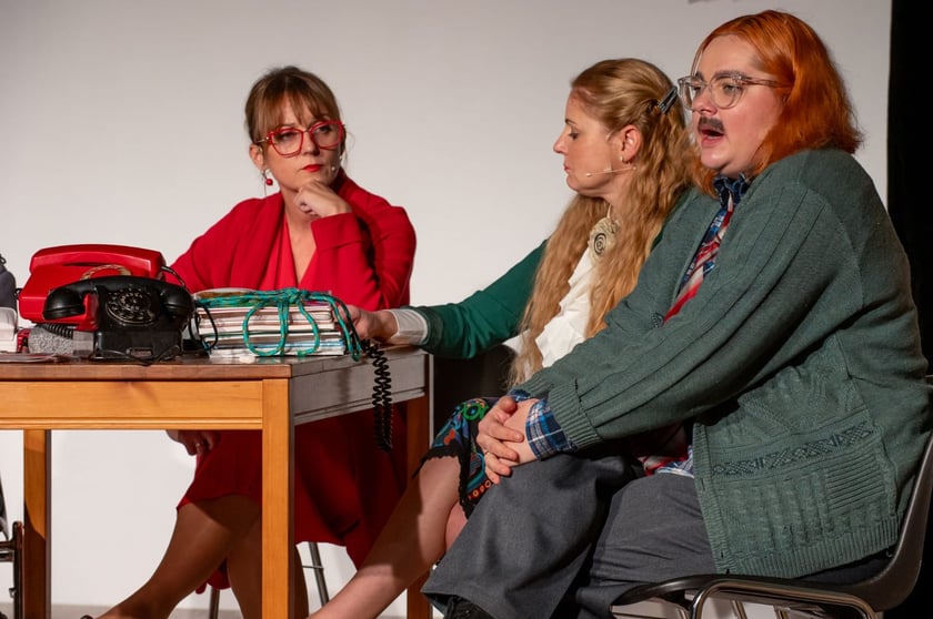 Kulturalna Stodoła. Spektakl grupy teatralnej Qlturalni pt. "Szkoła niedostateczna"