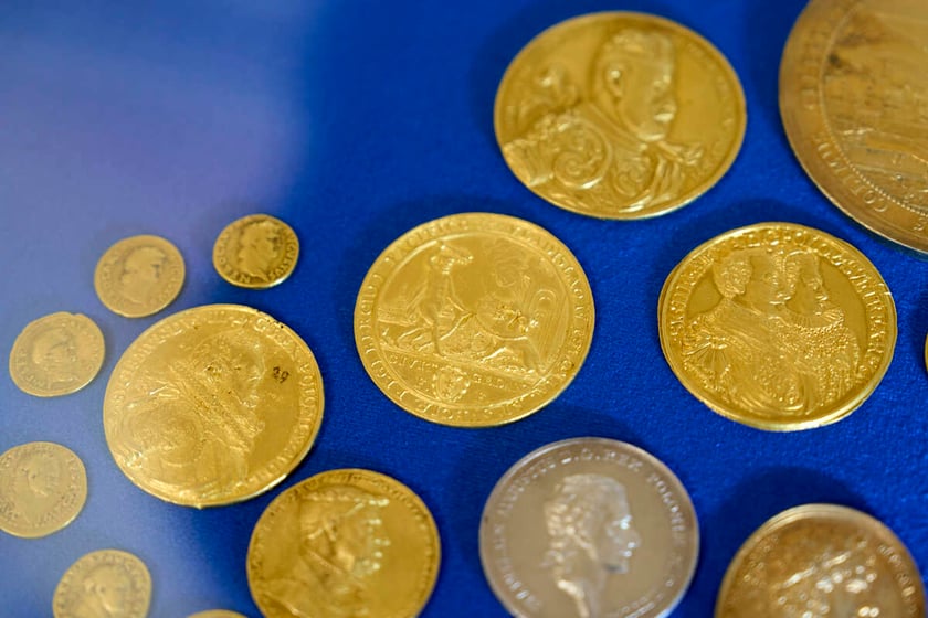 Wystawa &bdquo;Historia nie/oczywista. 200 lat Muzeum Książąt Lubomirskich&rdquo; w Ossolineum 0 kolekcja monet i medali