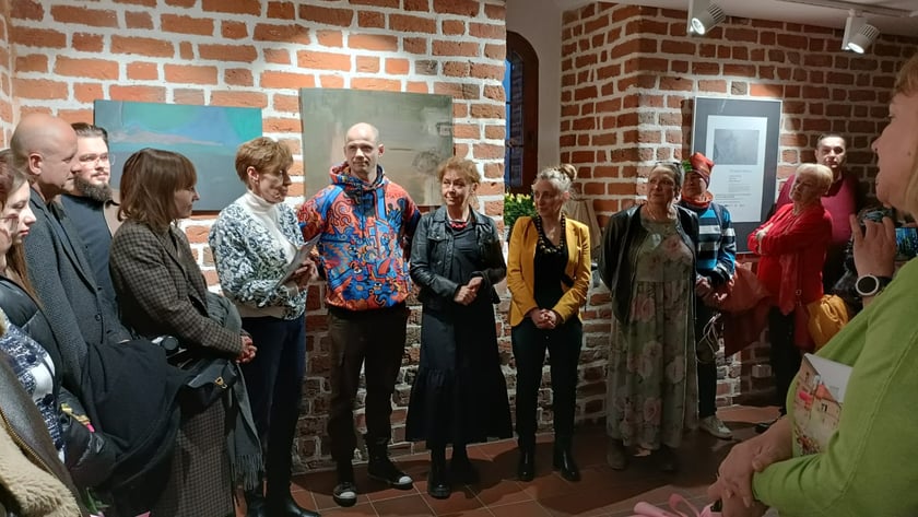 Wernisaż wystawy W inny miejscu w Galerii Brama Wrocławska w Oleśnicy