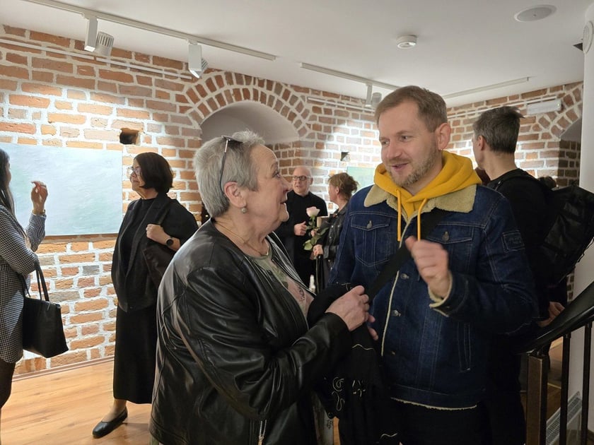 Wernisaż wystawy W inny miejscu w Galerii Brama Wrocławska w Oleśnicy