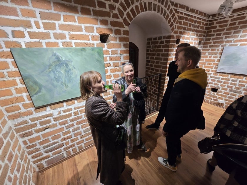 Wernisaż wystawy W inny miejscu w Galerii Brama Wrocławska w Oleśnicy