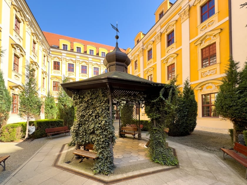 Wirydarz Instytutu Filologicznego Uniwersytetu Wrocławskiego