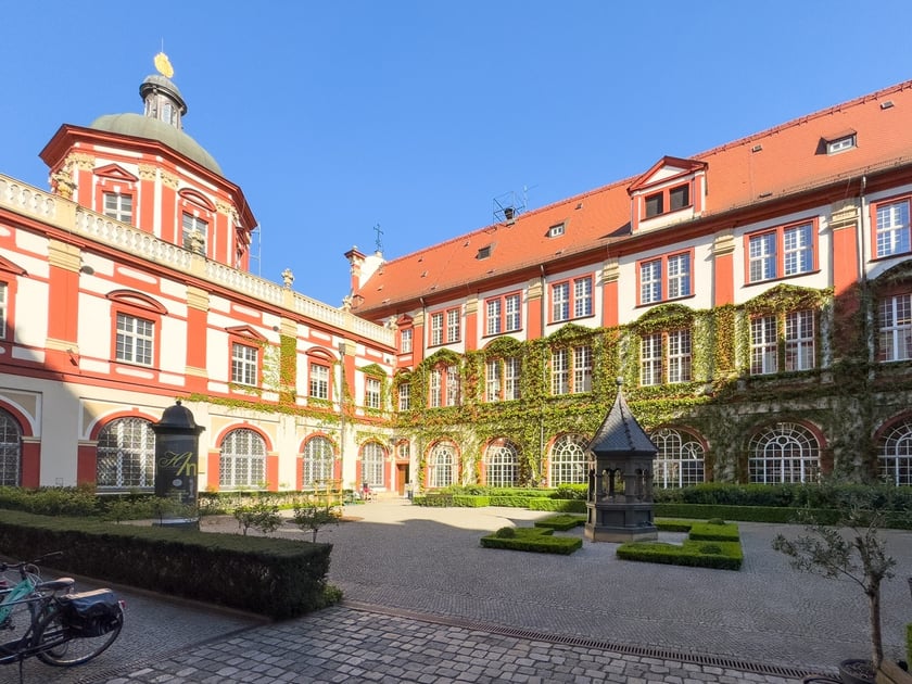 Wirydarz Zakładu Narodowego im. Ossolińskich