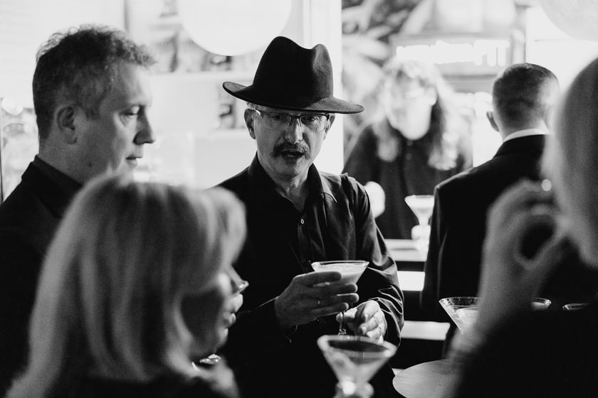 Czarno-biały bal w DCF. Kreacje, w jakich przybyli goście specjalnego pokazu filmu &bdquo;Casablanca&rdquo;