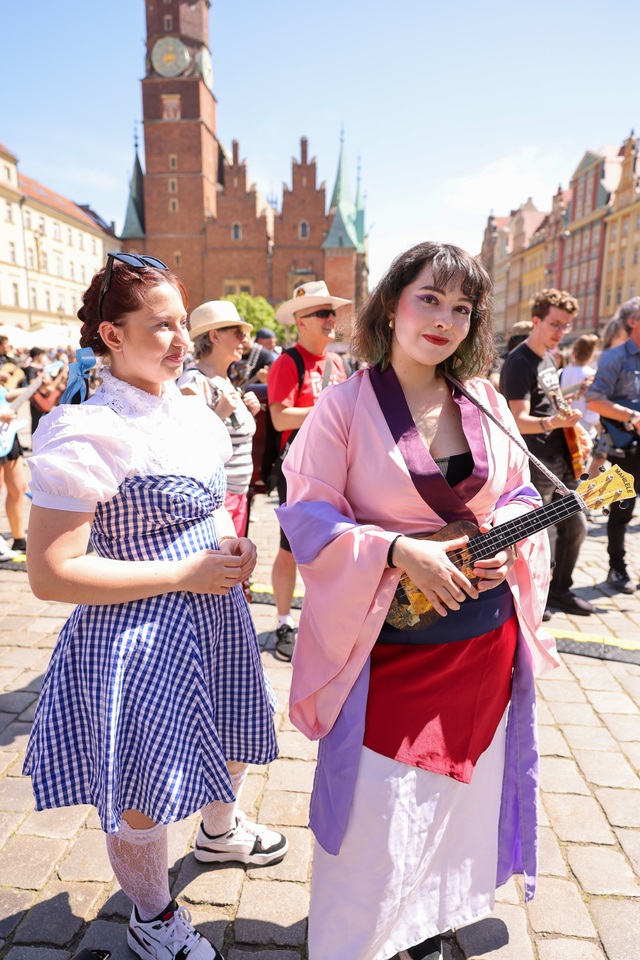 Gitarzyści na wrocławskim rynku. Gitarowy Rekord Świata 2024