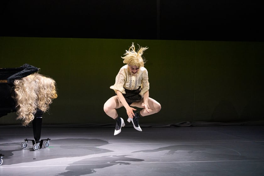 Scena ze spektaklu &bdquo;I love Chopin&rdquo; Wrocławskiego Teatru Pantomimy