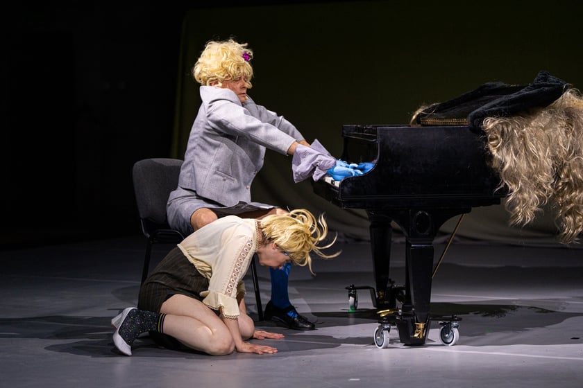Scena ze spektaklu &bdquo;I love Chopin&rdquo; Wrocławskiego Teatru Pantomimy
