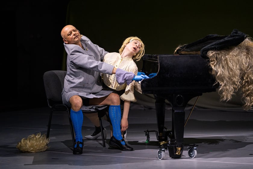 Scena ze spektaklu &bdquo;I love Chopin&rdquo; Wrocławskiego Teatru Pantomimy