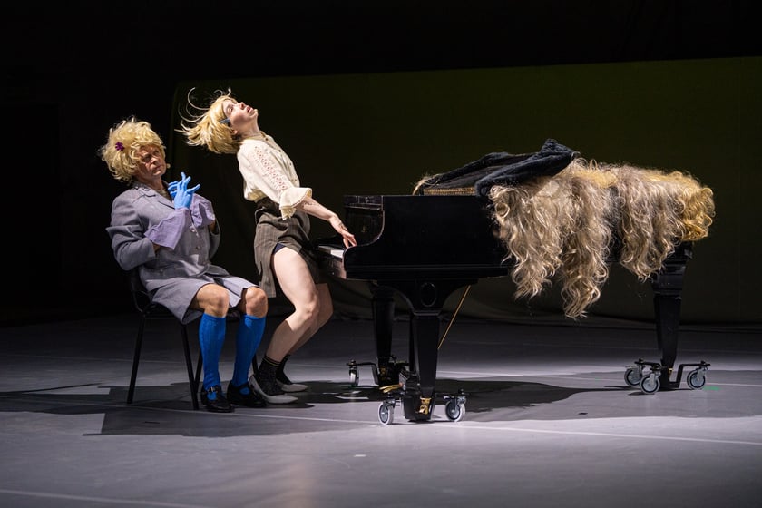 Scena ze spektaklu &bdquo;I love Chopin&rdquo; Wrocławskiego Teatru Pantomimy
