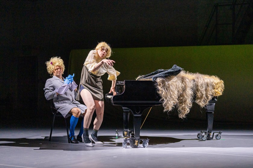 Scena ze spektaklu &bdquo;I love Chopin&rdquo; Wrocławskiego Teatru Pantomimy