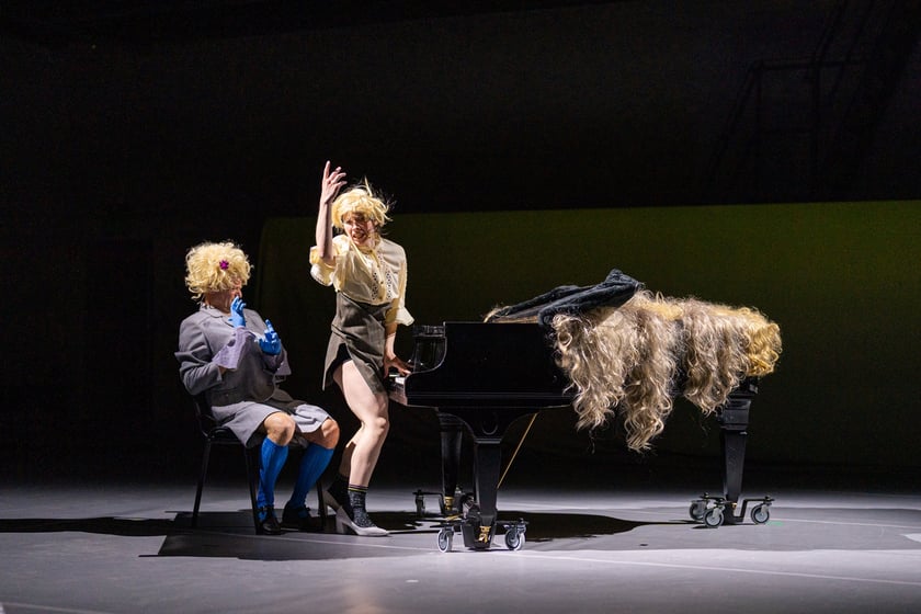 Scena ze spektaklu &bdquo;I love Chopin&rdquo; Wrocławskiego Teatru Pantomimy