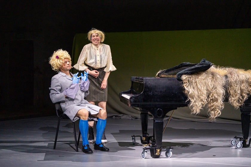 Scena ze spektaklu &bdquo;I love Chopin&rdquo; Wrocławskiego Teatru Pantomimy
