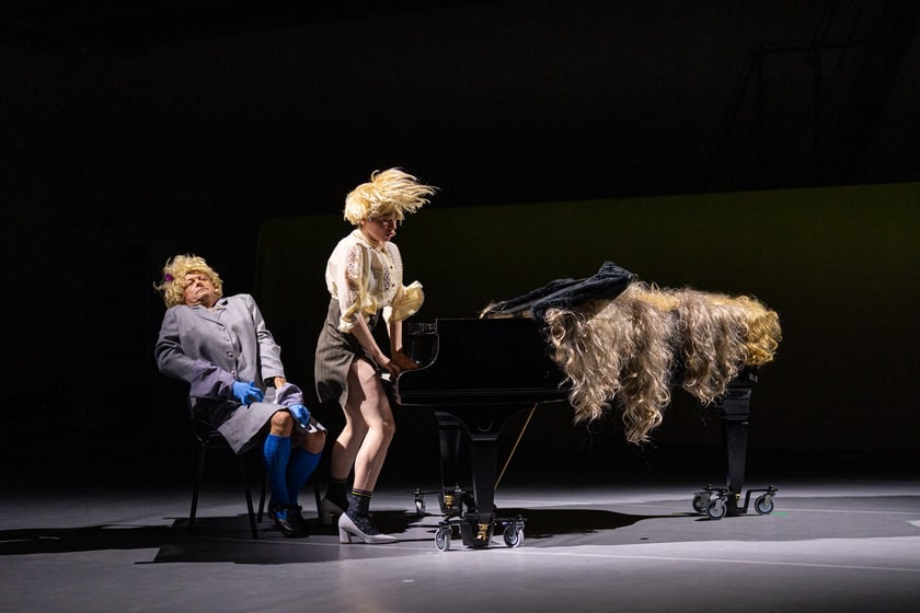 Scena ze spektaklu &bdquo;I love Chopin&rdquo; Wrocławskiego Teatru Pantomimy