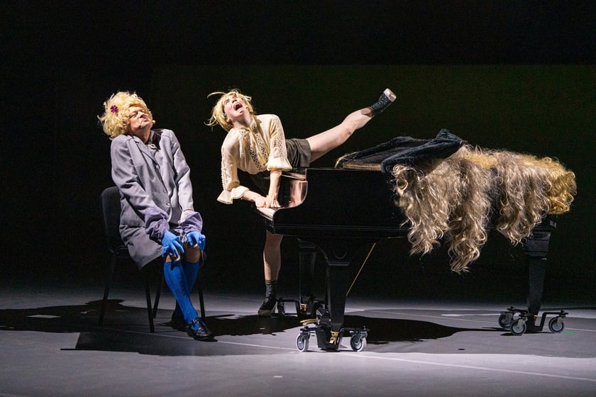 Scena ze spektaklu &bdquo;I love Chopin&rdquo; Wrocławskiego Teatru Pantomimy