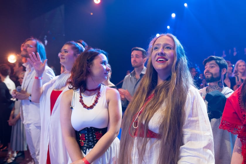 Wielkie show w Hali stulecia. Koncert "Gwiazdozbiór Aniołów. In varietae concordia".