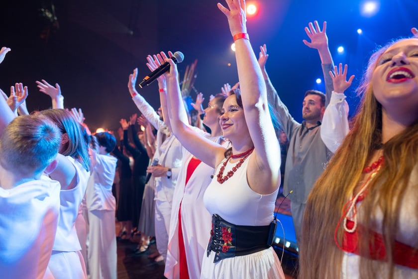 Wielkie show w Hali stulecia. Koncert "Gwiazdozbiór Aniołów. In varietae concordia".