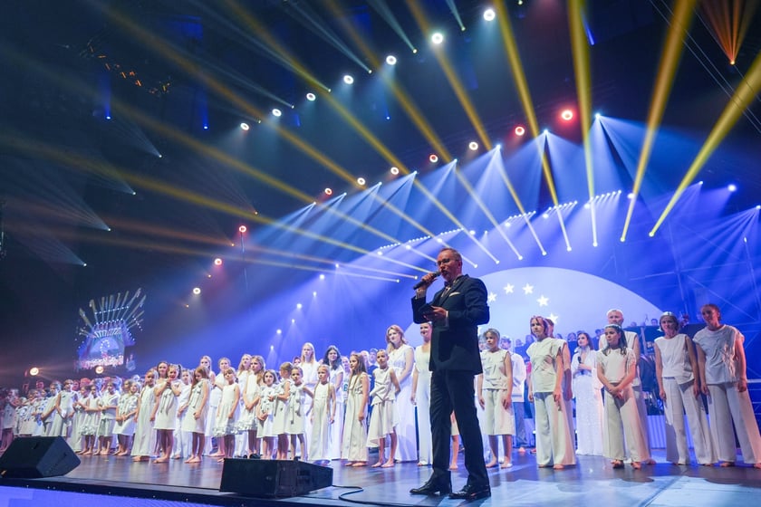 Wielkie show w Hali stulecia. Koncert "Gwiazdozbiór Aniołów. In varietae concordia".