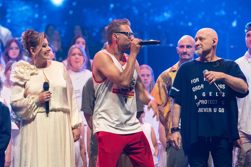 Wielkie show w Hali stulecia. Koncert "Gwiazdozbiór Aniołów. In varietae concordia".