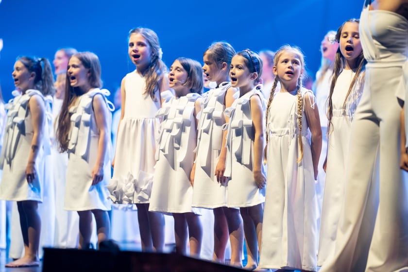 Wielkie show w Hali stulecia. Koncert "Gwiazdozbiór Aniołów. In varietae concordia".