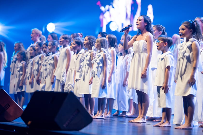 Wielkie show w Hali stulecia. Koncert "Gwiazdozbiór Aniołów. In varietae concordia".