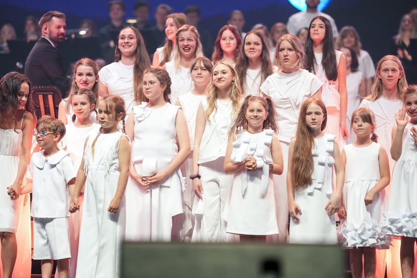 Wielkie show w Hali stulecia. Koncert "Gwiazdozbiór Aniołów. In varietae concordia".