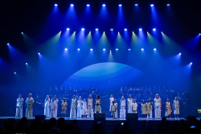 Wielkie show w Hali stulecia. Koncert "Gwiazdozbiór Aniołów. In varietae concordia".