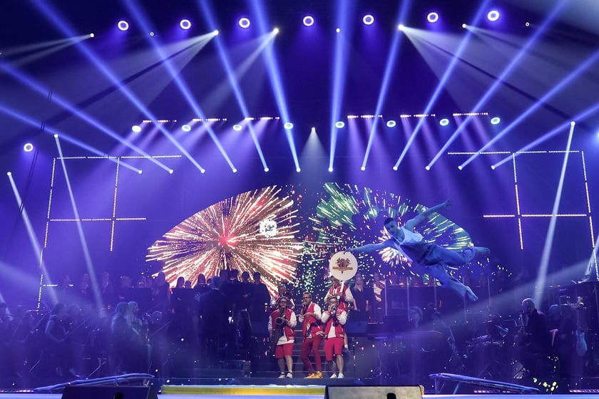 Wielkie show w Hali stulecia. Koncert "Gwiazdozbiór Aniołów. In varietae concordia".