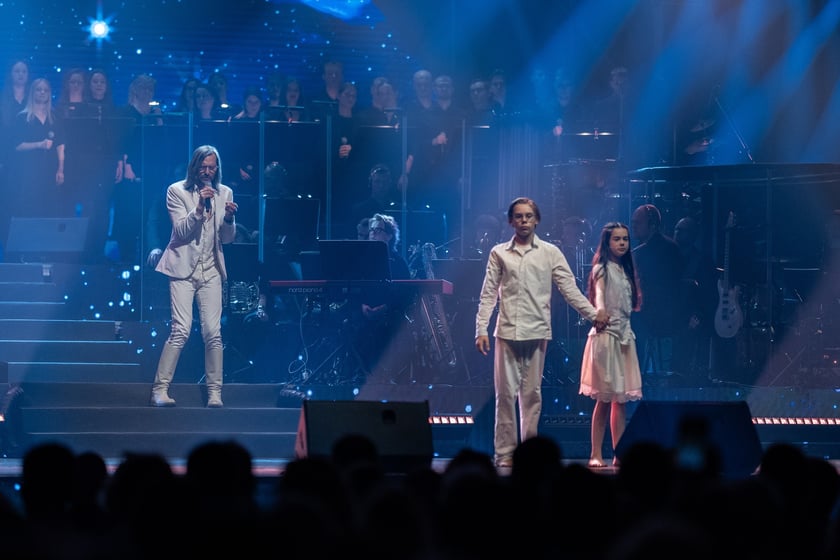 Wielkie show w Hali stulecia. Koncert "Gwiazdozbiór Aniołów. In varietae concordia".